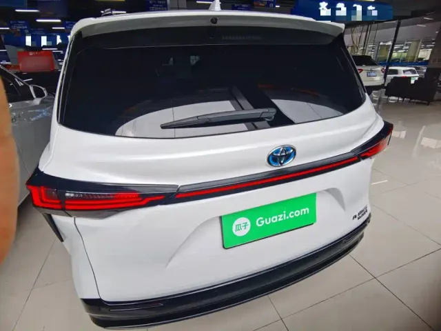 Toyota Sienna — Фото автомобиля 5