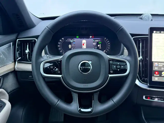 Volvo XC90 — Фото автомобиля 23