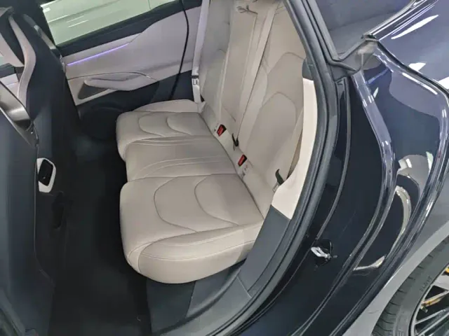 Xiaomi SU7 — Фото автомобиля 16