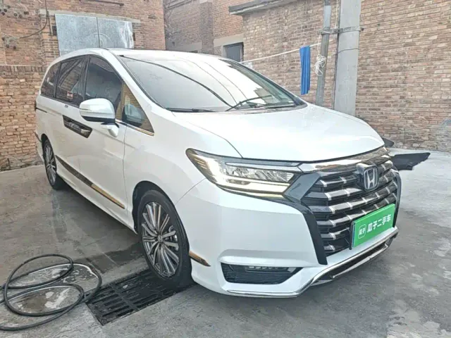 Honda Elysion — Фото автомобиля 3