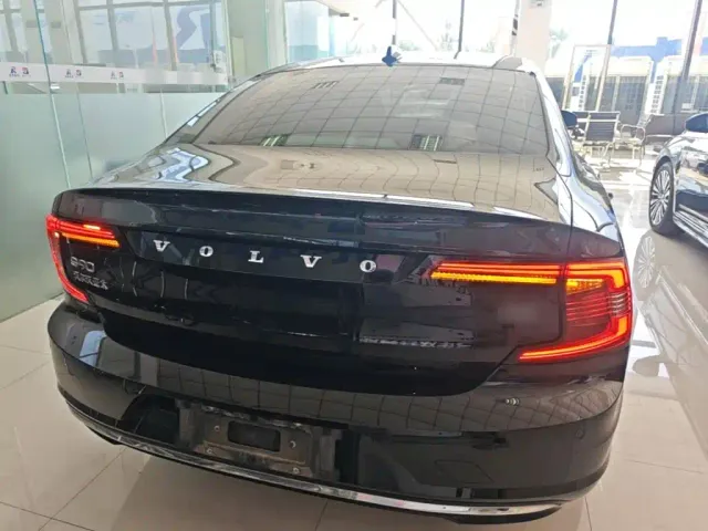 Volvo S90 — Фото автомобиля 5