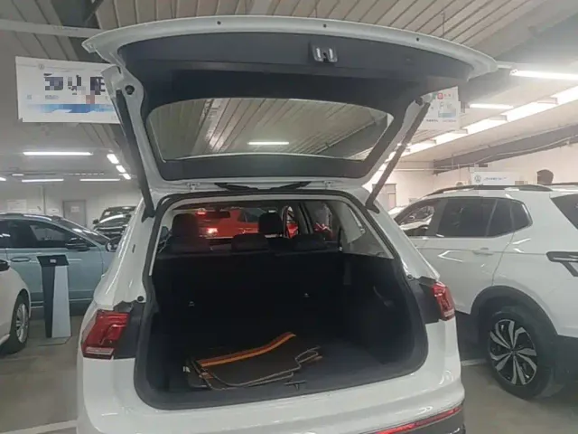 Volkswagen Tiguan L — Фото автомобиля 18