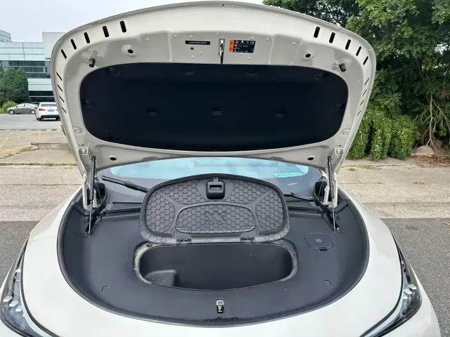 IM Motors LS6 — Фото автомобиля 12