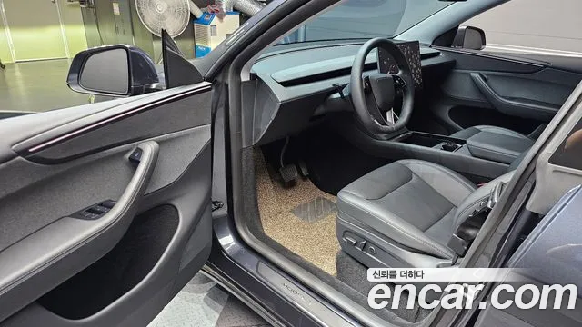 Tesla Model Y — Фото автомобиля 10