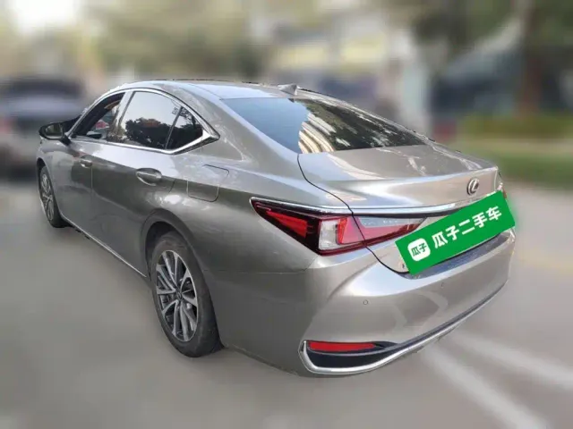 Lexus ES — Фото автомобиля 24