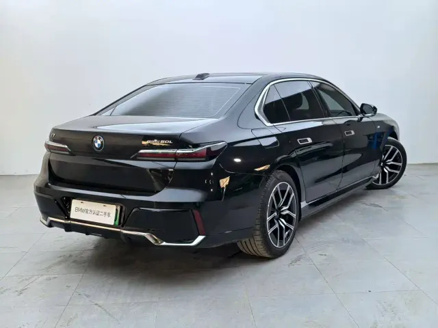 BMW i7 — Фото автомобиля 4