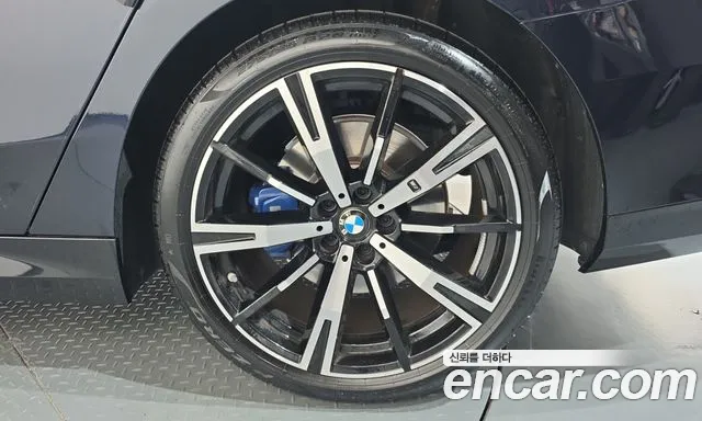 BMW 5 Series G60 — Фото автомобиля 6