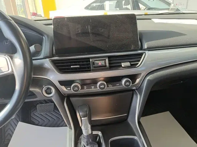 Honda Accord — Фото автомобиля 12
