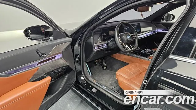 BMW i7 G70 — Фото автомобиля 15