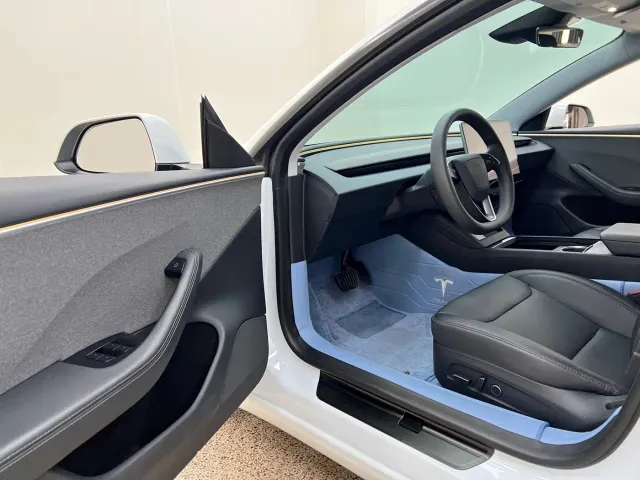 Tesla Model 3 — Фото автомобиля 6