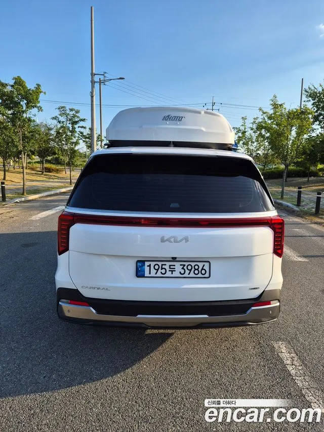 Kia Carnival Generation 4 — Фото автомобиля 4