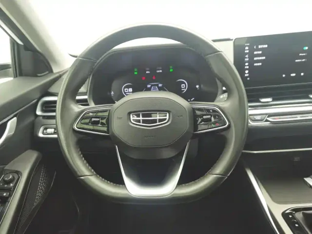 Geely Emgrand — Фото автомобиля 11