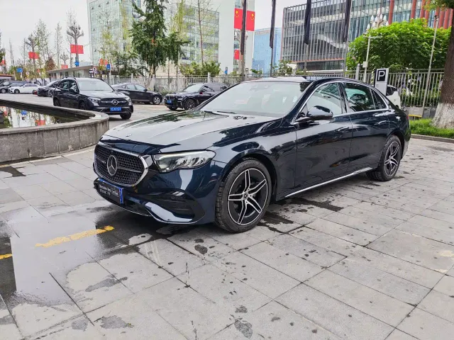 Фотография автомобиля — Mercedes-Benz E-Class