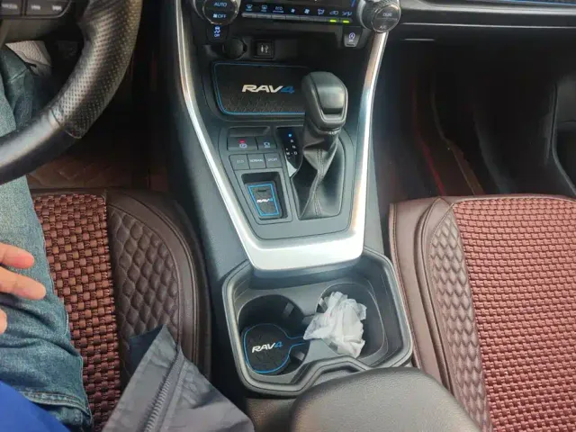 Toyota RAV4 — Фото автомобиля 16