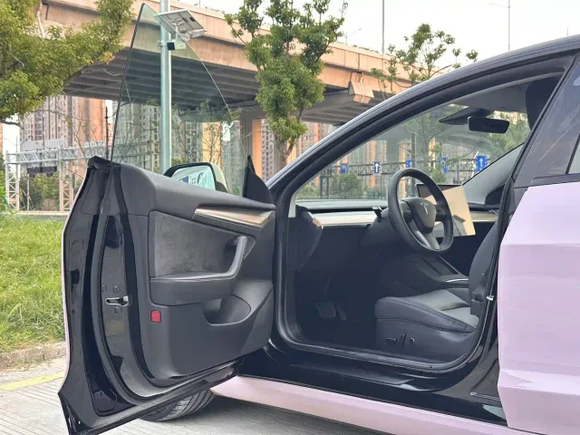 Tesla Model 3 — Фото автомобиля 9