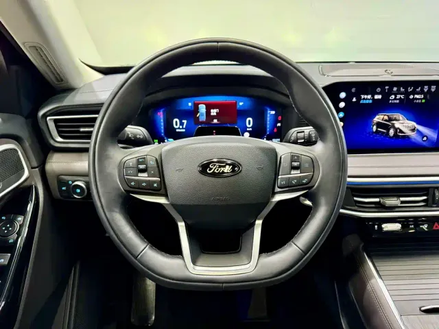 Ford Explorer — Фото автомобиля 15