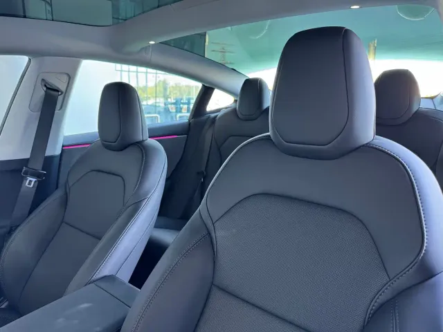 Tesla Model 3 — Фото автомобиля 6