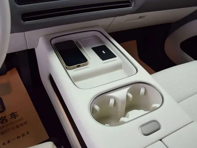 Li Auto i6 — Фото автомобиля 16