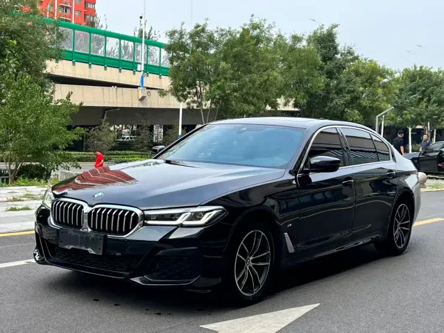 Фотография автомобиля — BMW 5 Series