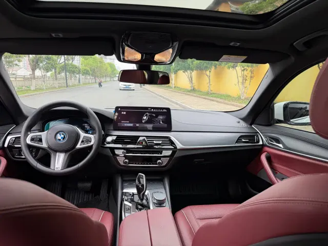 BMW 5 Series — Фото автомобиля 14