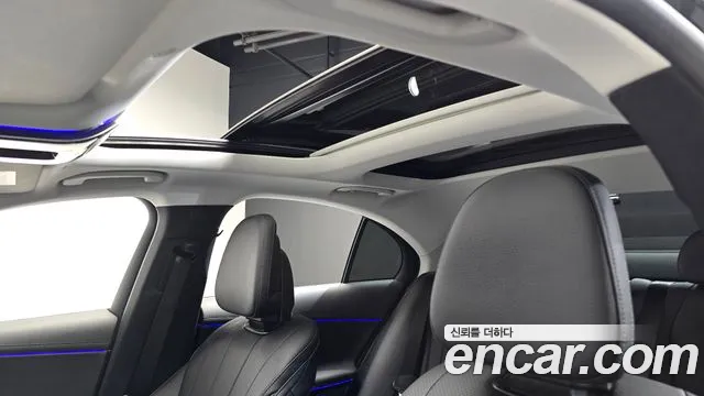 Mercedes-Benz E-Class — Фото автомобиля 16