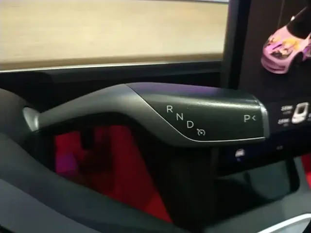 Tesla Model 3 — Фото автомобиля 13