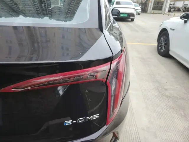 Hongqi E-QM5 — Фото автомобиля 7