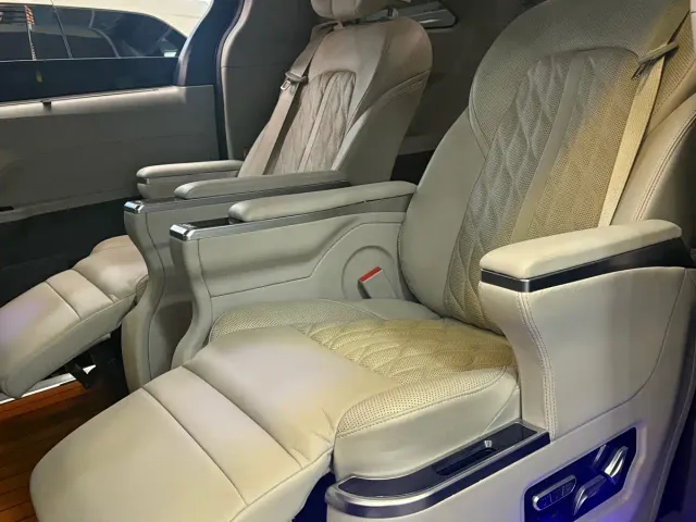 Toyota Sienna — Фото автомобиля 8