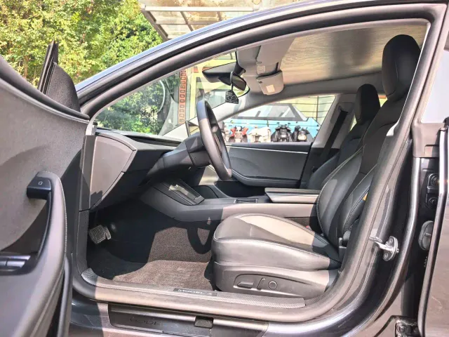 Tesla Model 3 — Фото автомобиля 6