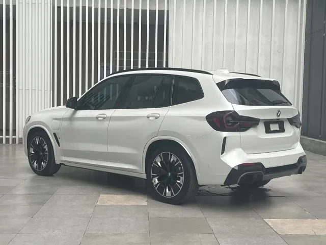 BMW iX3 — Фото автомобиля 5