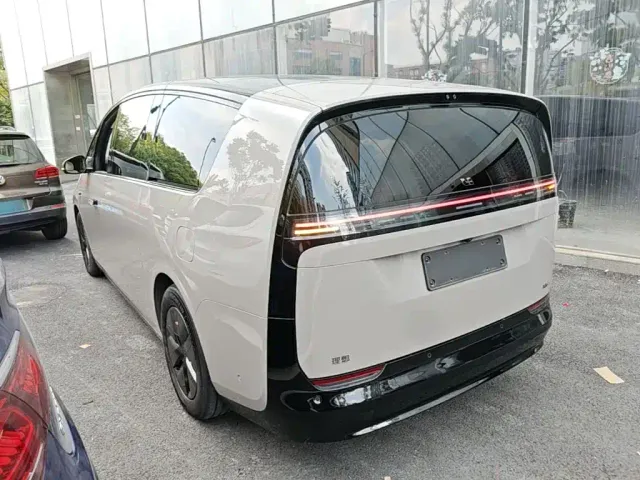 Li Auto MEGA — Фото автомобиля 4