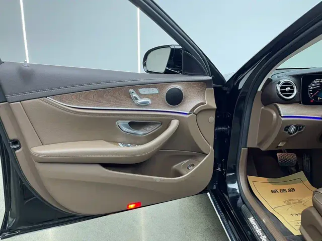 Mercedes-Benz E-Class — Фото автомобиля 9