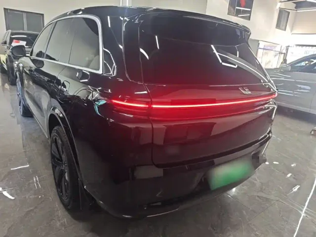 Li Auto L8 — Фото автомобиля 4