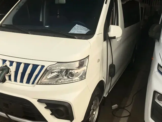 Changan Kaicheng Changan Ruixing EM80 2024 Split-door Comfort 6 Seats 41.86kWh — Фото автомобиля 2