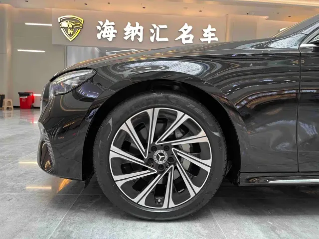 Mercedes-Benz E-Class — Фото автомобиля 16