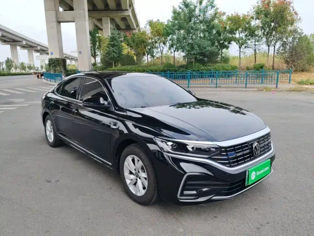 Volkswagen Passat — Фото автомобиля 3