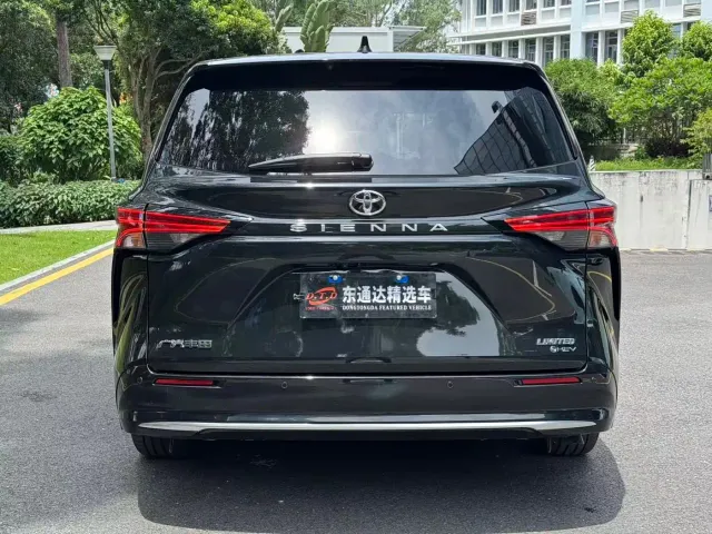 Toyota Sienna — Фото автомобиля 16