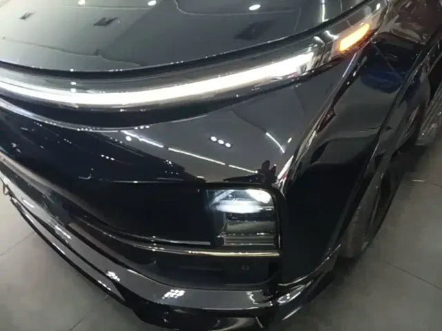 Li Auto L8 — Фото автомобиля 23