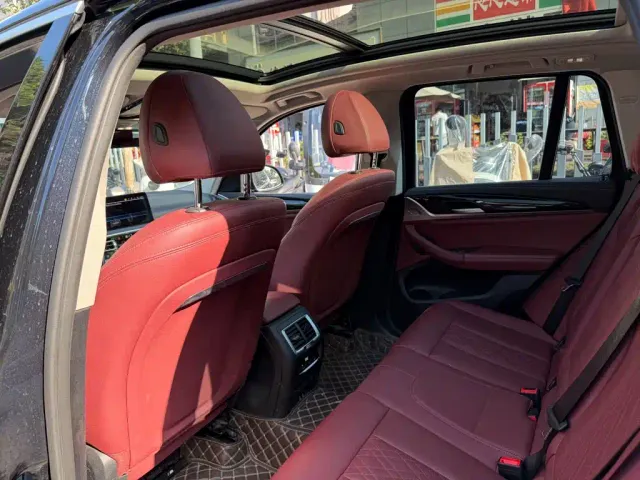 BMW iX3 — Фото автомобиля 11