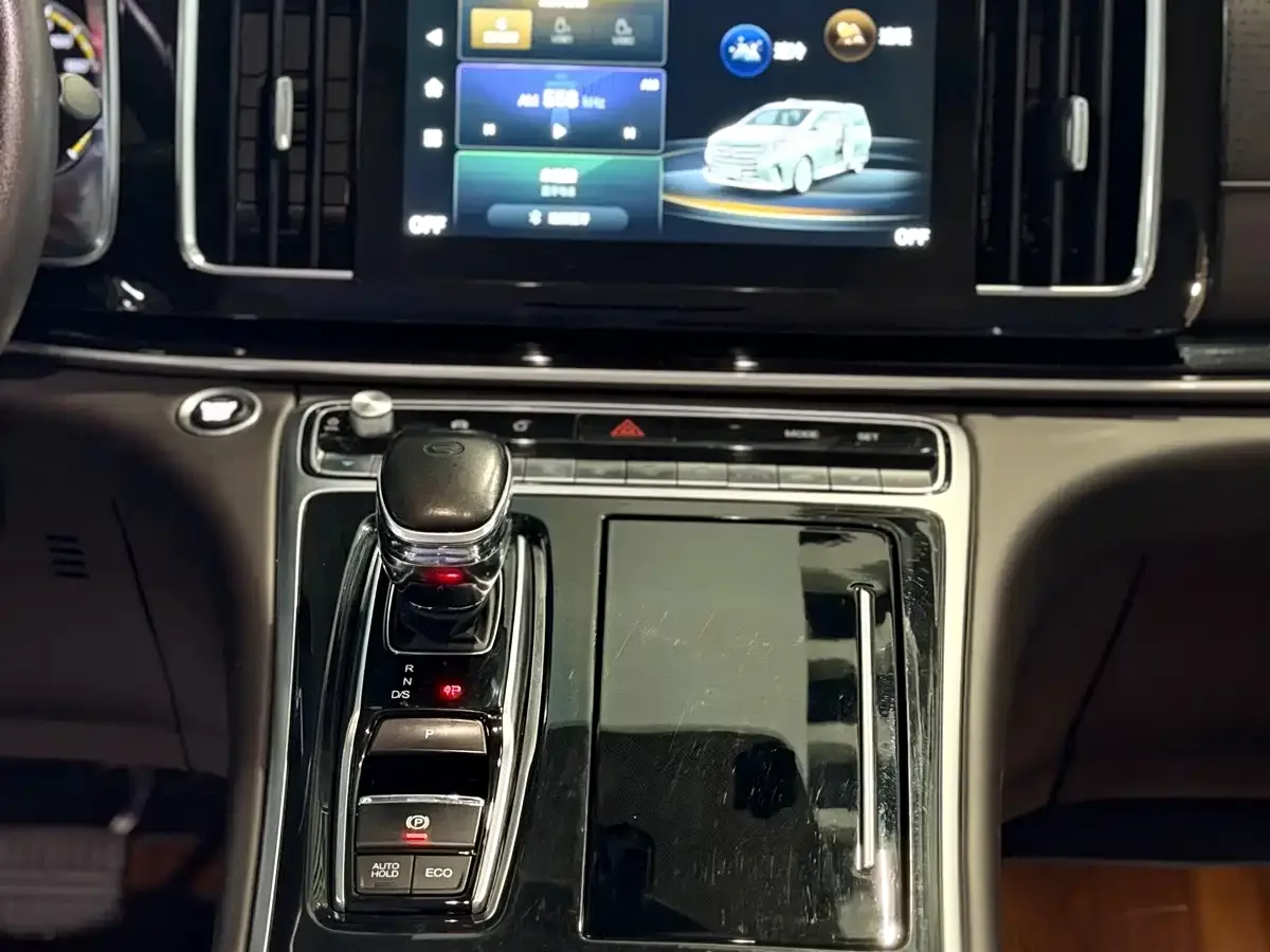 GAC Trumpchi Trumpchi M8 2023 Leading Series 390T Luxury Edition — Фото автомобиля 10