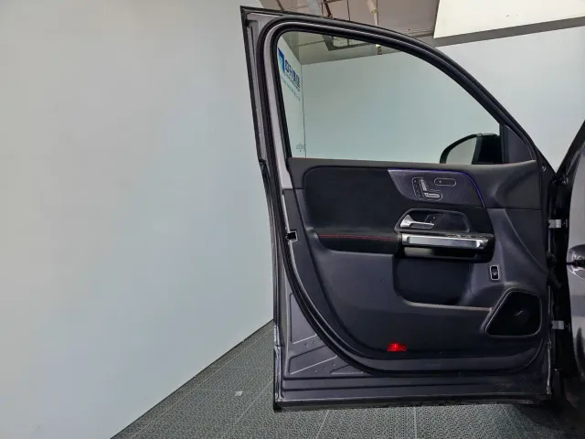 Mercedes-Benz GLB AMG — Фото автомобиля 13