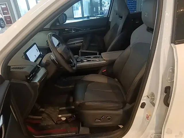 Changan Z6 — Фото автомобиля 14