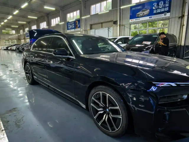 BMW 7 Series — Фото автомобиля 2