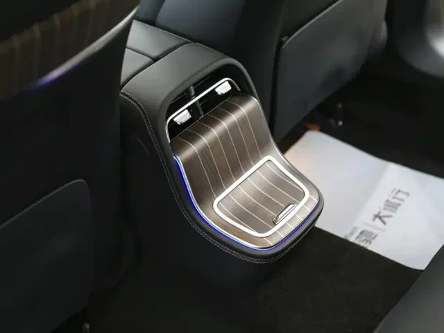 Mercedes-Benz E-Class — Фото автомобиля 22