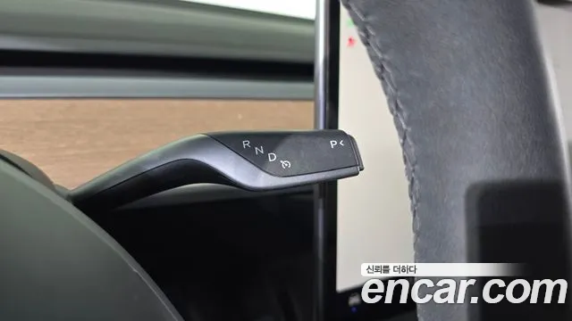 Tesla Model Y — Фото автомобиля 12