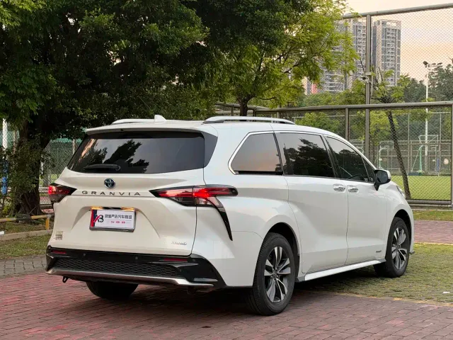 Toyota Granvia — Фото автомобиля 11