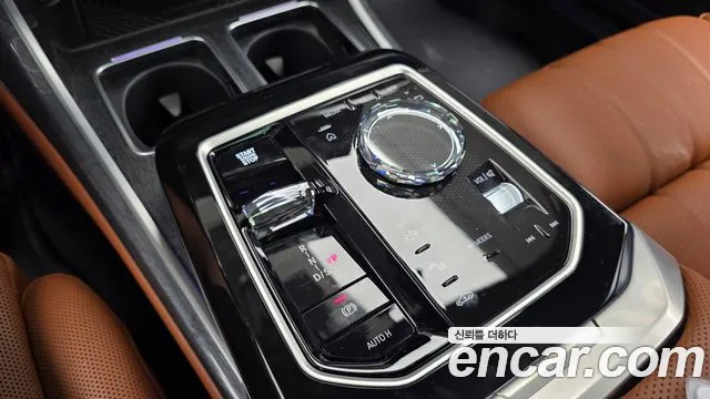 BMW 7-Series 7 серия (G70) 740i xDrive M Sport — Фото автомобиля 9