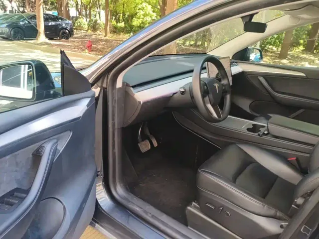 Tesla Model Y — Фото автомобиля 15