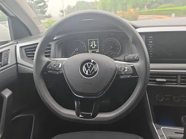 Volkswagen Polo — Фото автомобиля 2