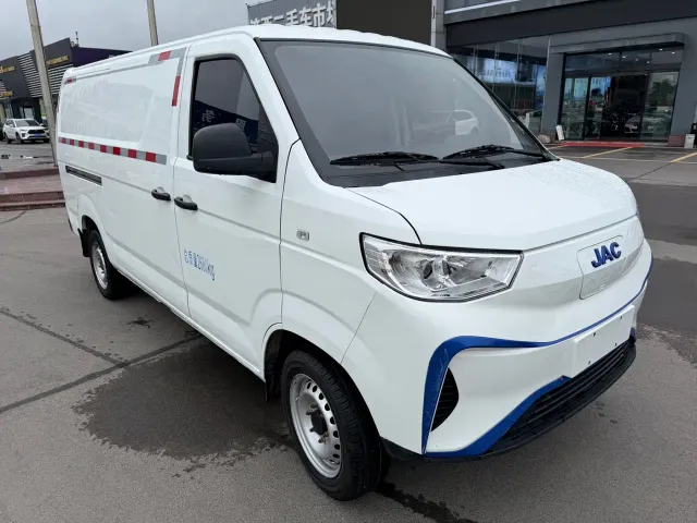 JAC Motors Blue Cat — Фото автомобиля 3